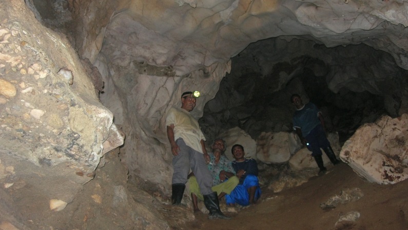 玲珑谷拥有多个天然洞穴，吸引喜欢寻奇探幽者入内探秘。