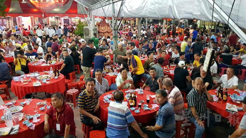 槟州停办今年农历七月的中元节实体拜祭活动，涉及群聚的中元节宴会也不可举办。（档案照）