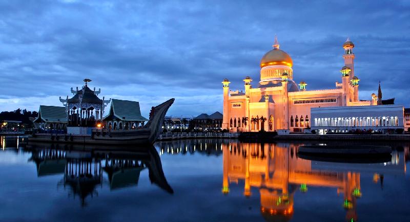 Omar Ali Saifuddien Mosque is one of the most beautiful mosques in Southeast Asia. SIN CHEW DAILY