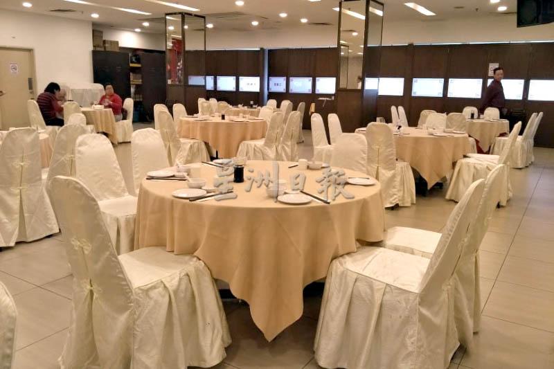 业者希望政府步放宽酒楼的堂食管制，放宽每桌最多4人限制，允许6人至8人拼桌。（档案照）