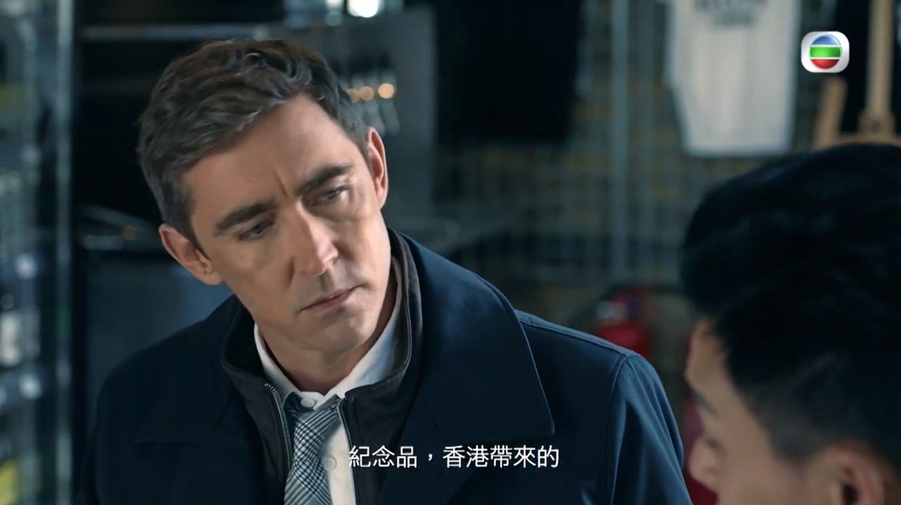 李培斯在剧中饰演英国军情六处（MI6）特工Sam，但在中国版本却被诠释为“茨国特工”。