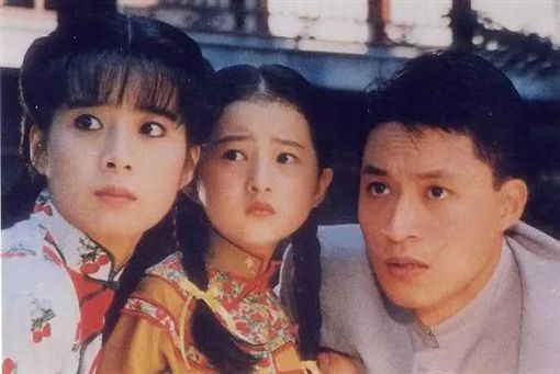 1992年电视剧《青青河边草》让金铭名气更上一层楼。