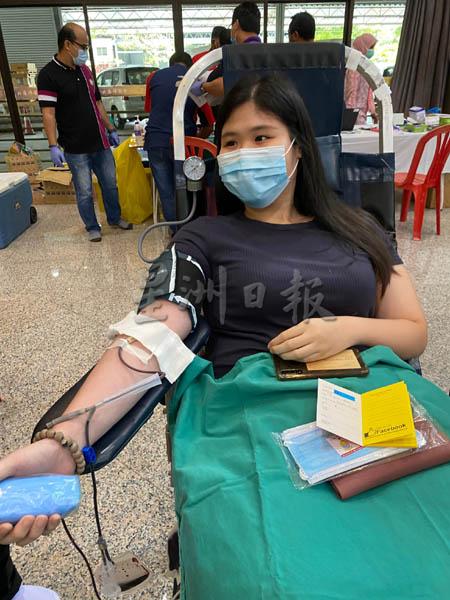 林玉香想到献血能帮助人，欢喜心很快就战胜了恐惧。