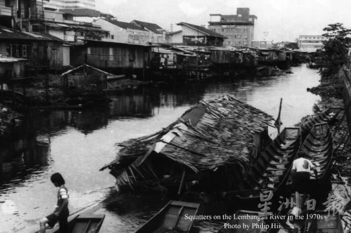 过去林曼岸河是进城的主要水路，河的两岸建了许多木屋，以及停靠在岸边的船屋。（摄影：Philip Hii）