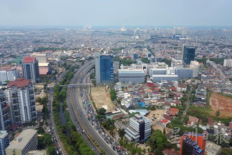 如果印尼的迁都计划顺利完成，雅加达未来可继续保持商业中心的地位。
