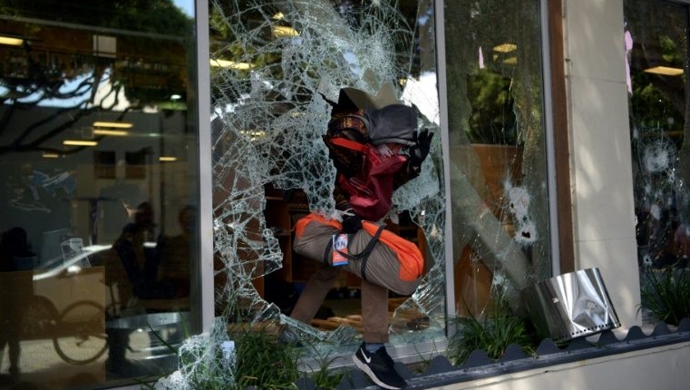 Protesters loot shops in Santa Monica, California. AFP