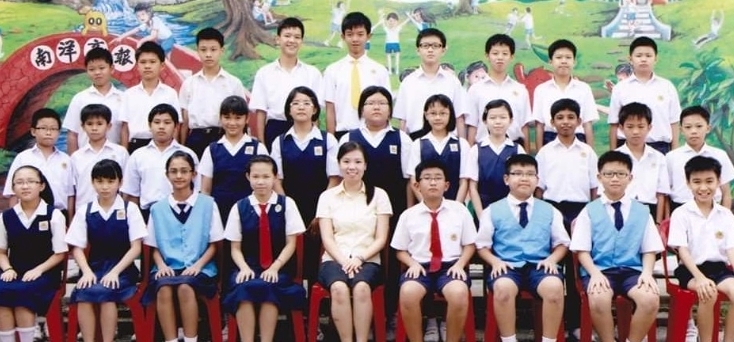 Hasnah (L3 front row) in a 2012 school group photo when she was in Year Six . SIN CHEW DAILY