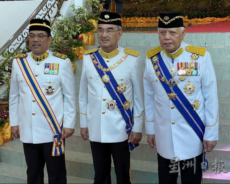 首长苏莱曼（左起）、新州元首莫哈末阿里及卸任州元首卡立雅谷合影。
