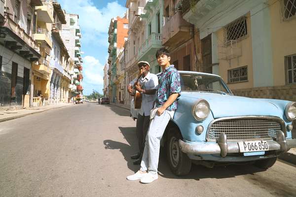 周杰伦预告《Mojito》MV将在12日凌晨00:00于周杰伦YouTube上线，还特地到古巴拍摄MV。