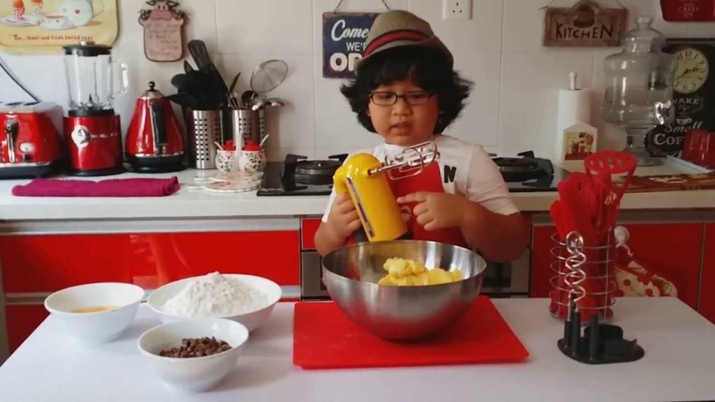 丹尼斯年仅9岁时就通过制作烹饪视频，成立了自己的慈善团体。