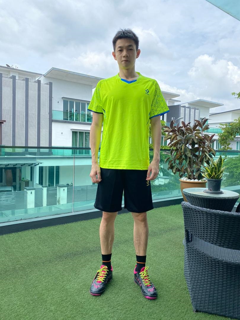 穿上新赞助商薰风（Kumpoo）战服战鞋的刘国伦，将继续征战国际赛场至2022年，他誓言要打出佳绩来偿还赞助商对他的信任。（照片由刘国伦提供）