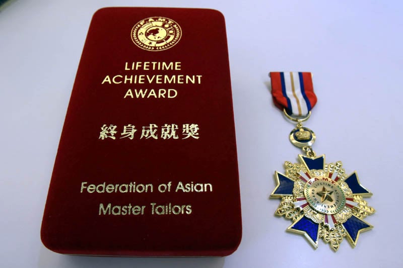 黄得根在韩国“2018年第27届亚洲洋服同业联盟大会”上获颁终身成就奖。