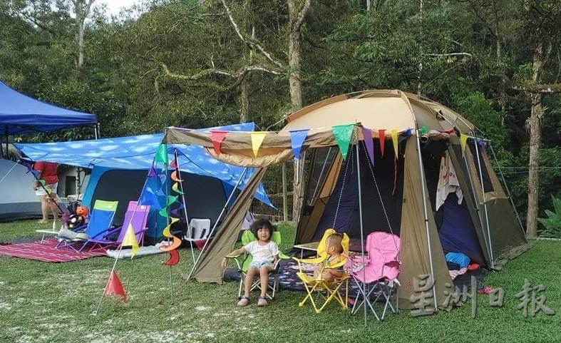 陈志灵表示，华裔露营团的帐篷一般会倾向舒服形式，有的时候帐篷里还被分为厨房、房间及客厅等3个区域。

