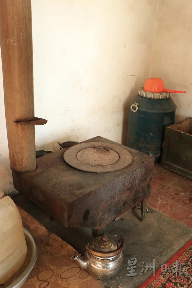 达姆丁家里的火炉，可用来取暖和煮食。