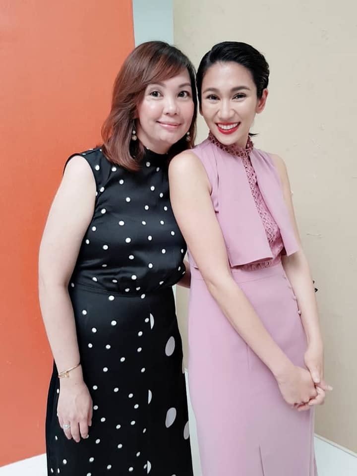 爵士电影筹制的新电影《YAYA》已敲定《沦落人》菲律宾女演员姬素孔尚治（右）演出，左为吴佩玲。