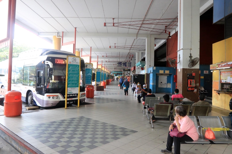 芙蓉第一巴士终站暂以往返市内的巴士较多乘客。

