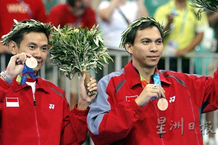 林培雷（右 ）曾在2004年雅典奥运与拍档徐永贤夺得男双铜牌，他到大马国羽走马上任的首要任务就是协助谢定峰与苏伟译在国际大赛中夺冠。（法新社档案照）