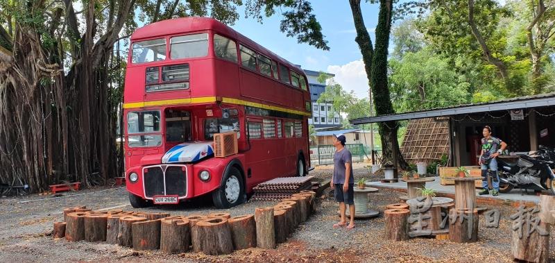 张淞霖民宿主打的英伦风双层游览巴士，将会展开翻修计划。