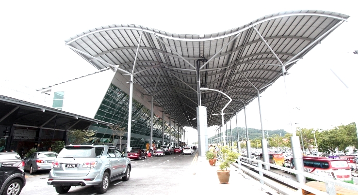 Penang health department limits the number of international passengers entering Penang by flight to 70 a day once the airport reopens for international flights. SIN CHEW DAILY Penang health department limits the number of international passengers entering Penang by flight to 70 a day once the airport reopens for international flights. SIN CHEW DAILY