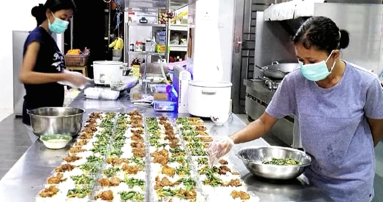 Some of the restaurants taking part in the food donation campaign also prepare extra food for donation. SIN CHEW DAILY Some of the restaurants taking part in the food donation campaign also prepare extra food for donation. SIN CHEW DAILY