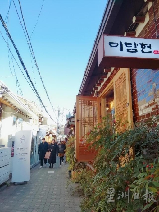 韩国当地人都爱来益善洞逛街和吃美食。