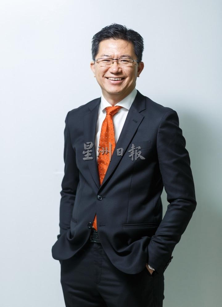 
人联党副财政兼峇旺阿山支部主席刘会耀受委为上议员。