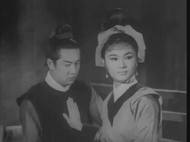 雪妮早年参与多部武侠粤语片演出，奠定粤语片的首席武打女星地位。