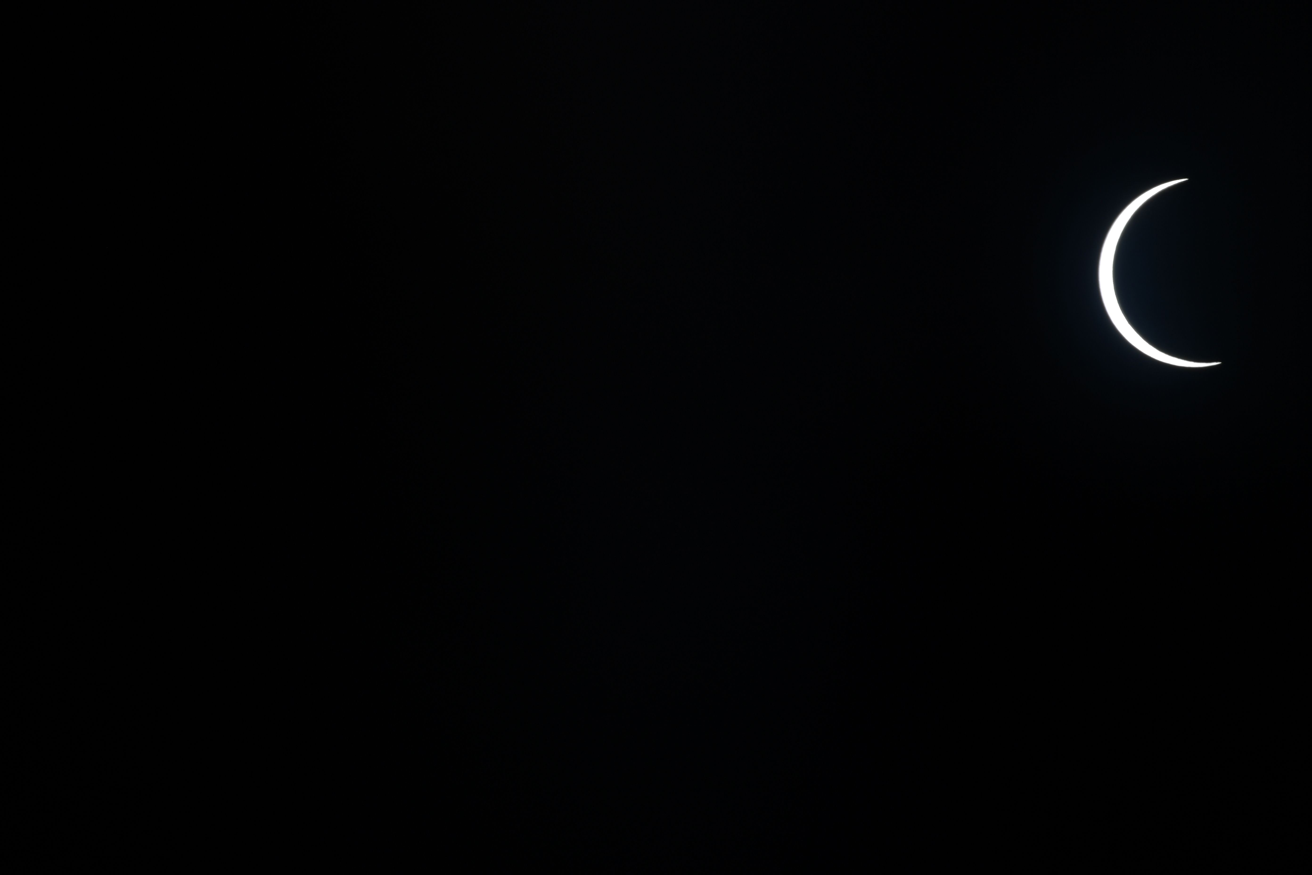 印度古鲁格舍德拉看到的日环食，月亮大部分覆盖了太阳。（法新社照片）