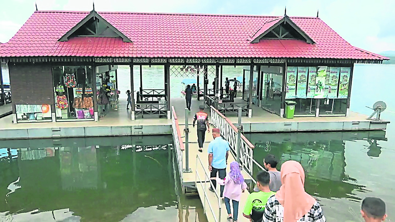 肯逸湖重新开放，吸引不少游客到访。