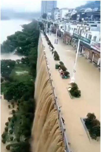 贵州堤坝变「泥浆瀑布」。(互联网照片)