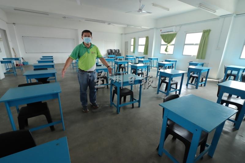 蔡若峰指出，关中课室空间宽裕。