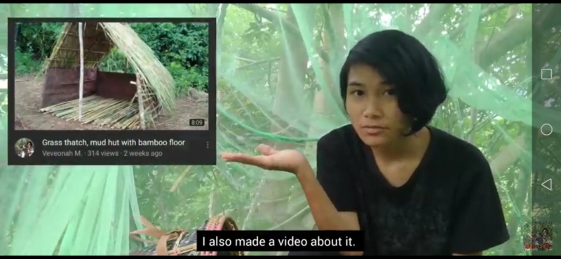 薇薇奥娜在树上录制视频。