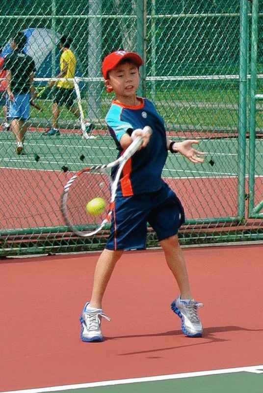 6岁开始学习网球的徐绍扬。