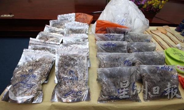 警方起获价值逾19万令吉的毒品及毒品原材料。