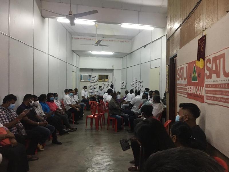 西华苏巴马廉的一群支持者现身霹雳州民政党的新聞發佈會現場。