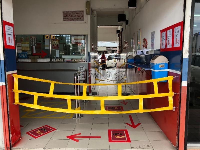 所有投注站都关闭店后的柜檯,只开放店前的2至3个柜台。