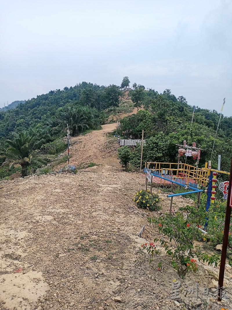 泰梳山的山脊有小路可以连接各观景山头。