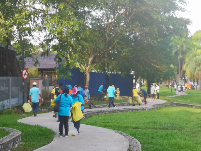 由古纳拉加发起的大扫除活动，吸引逾300人响应参与，可见当地民众都很爱惜和照顾绿林镇公园。
