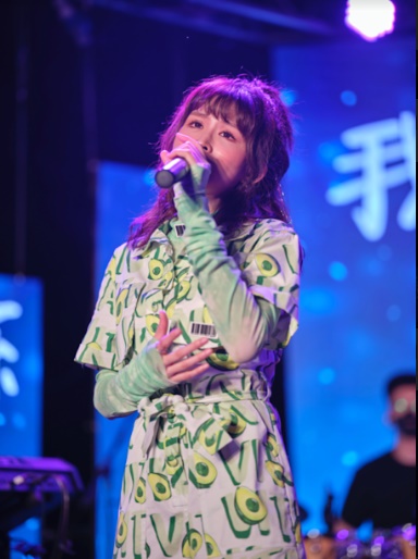 黄若熙在2个小时的演出共唱了26 首歌曲。
