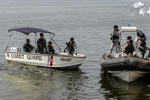 菲律宾海岸卫队上月在马尼拉湾执行巡逻任务。（Rappler照片）