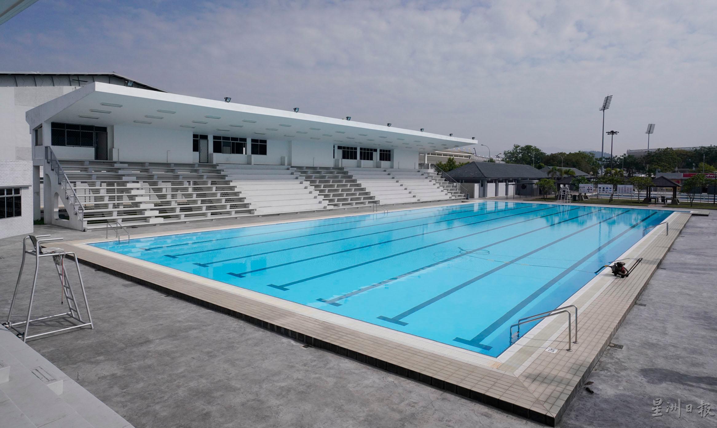 在新常态下，50公尺长的泳池在同个时段允许50人同池。