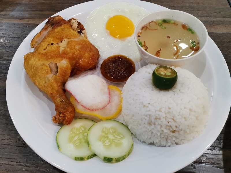 风味独特的印尼式炸鸡饭