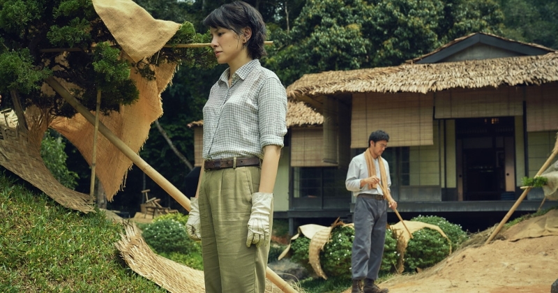 李心洁、阿部宽主演的《夕雾花园》，顺利抢下“年度华语十佳影片”奖。