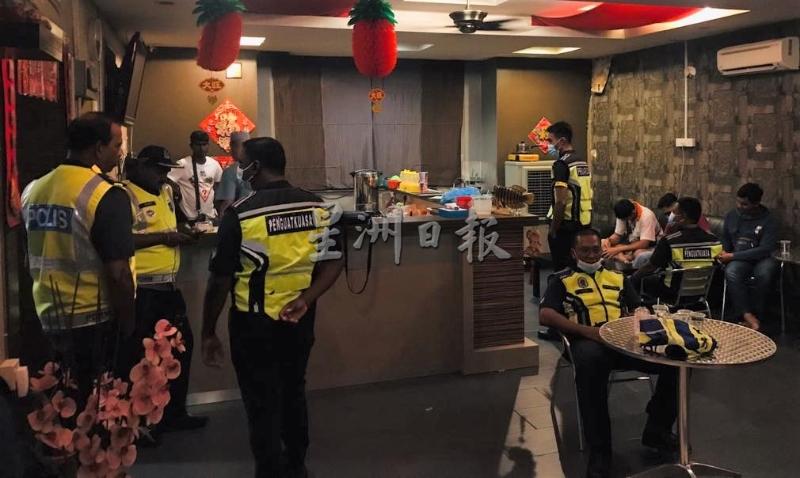 吉辇警方与吉辇县议会执法队突击巴里文打一间按摩中心，逮捕6名外国女子、一名孟籍顾客及一名华裔管理员。