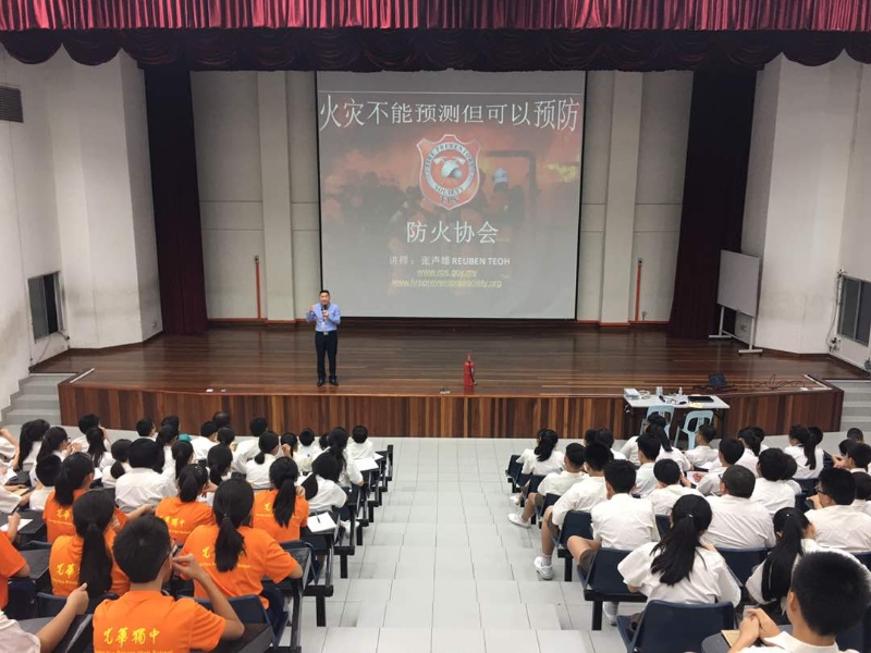 吉隆坡防火协会成立后，也走入校园，为师生们宣导防火知识。
