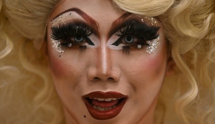 Chinas Drag Queens No Longer Content To Wait In The Wings Features