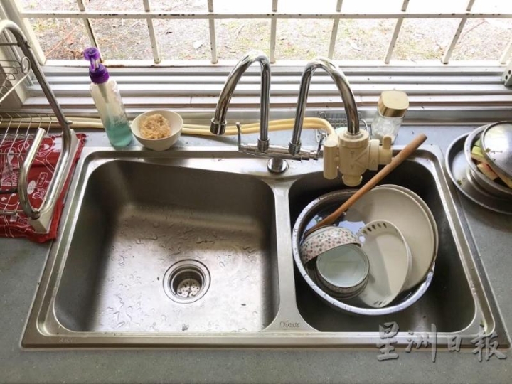 零垃圾厨房的贴士很多，就算只是在洗碗槽放个盆装污水重复使用，也是非常有意义的零垃圾生活实践。