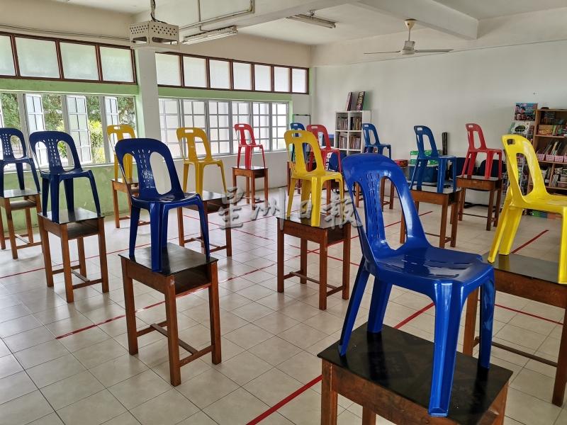 关丹双溪索培民华小各班级的桌椅编与标记等已经准备完毕，准备重新开学。