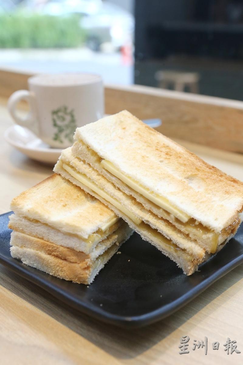 加央牛油烤面包（4令吉30仙）加央牛油烤面包配上浓郁的咖啡，即是简单又有饱足感的早餐。