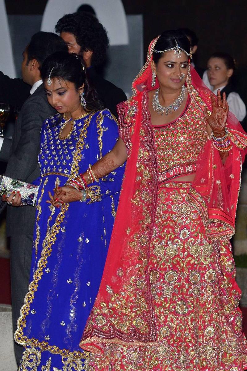 普拉莫德·米塔爾曾耗資2.9億令吉，為女兒（右）舉辦一場世紀婚禮。
